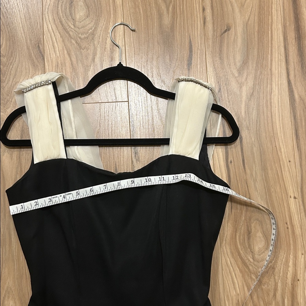 Dave & Johnny Black and Cream Gown - Picture 5 of 8